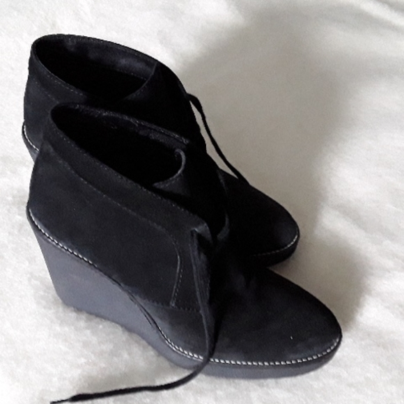 Aquatalia 4" back suede boots with laces, 8.5 - Picture 2 of 3